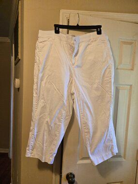 Intro Love the Fit white stretch cotton capri's size 16, maybe worn once.